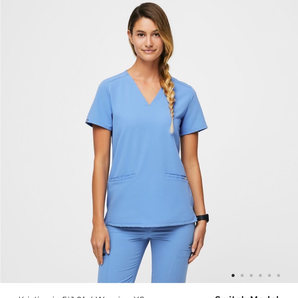 FIGS ceil blue casma three pocket top